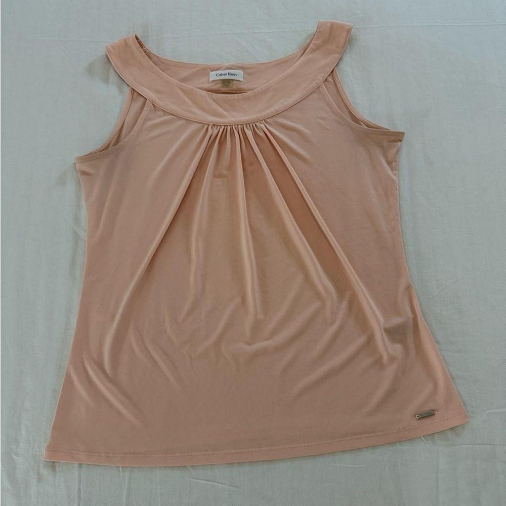 Beautiful Calvin Klein sleeveless blouse in a soft peach / nude tone. Feature...